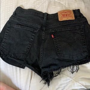 Black high waisted Levi’s 550